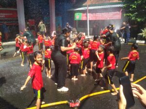 Berdinamika Bersama Pemadam Kebakaran